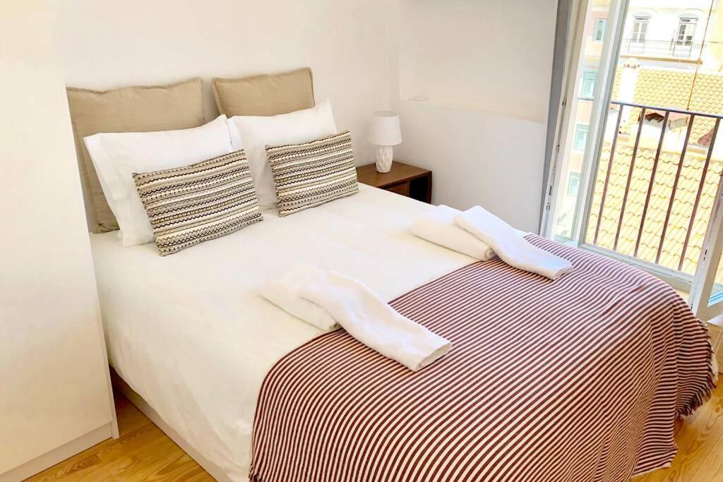 32 Top - Center Of Lisbon Duplex Apartment, Barrio Alto Luaran gambar